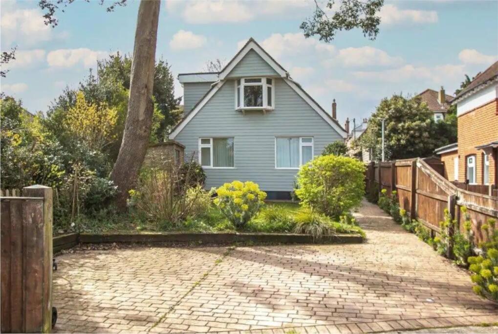 Beautiful 4 Double Bedroom House In Poole With Hot Tub, Near Sandbanks エクステリア 写真