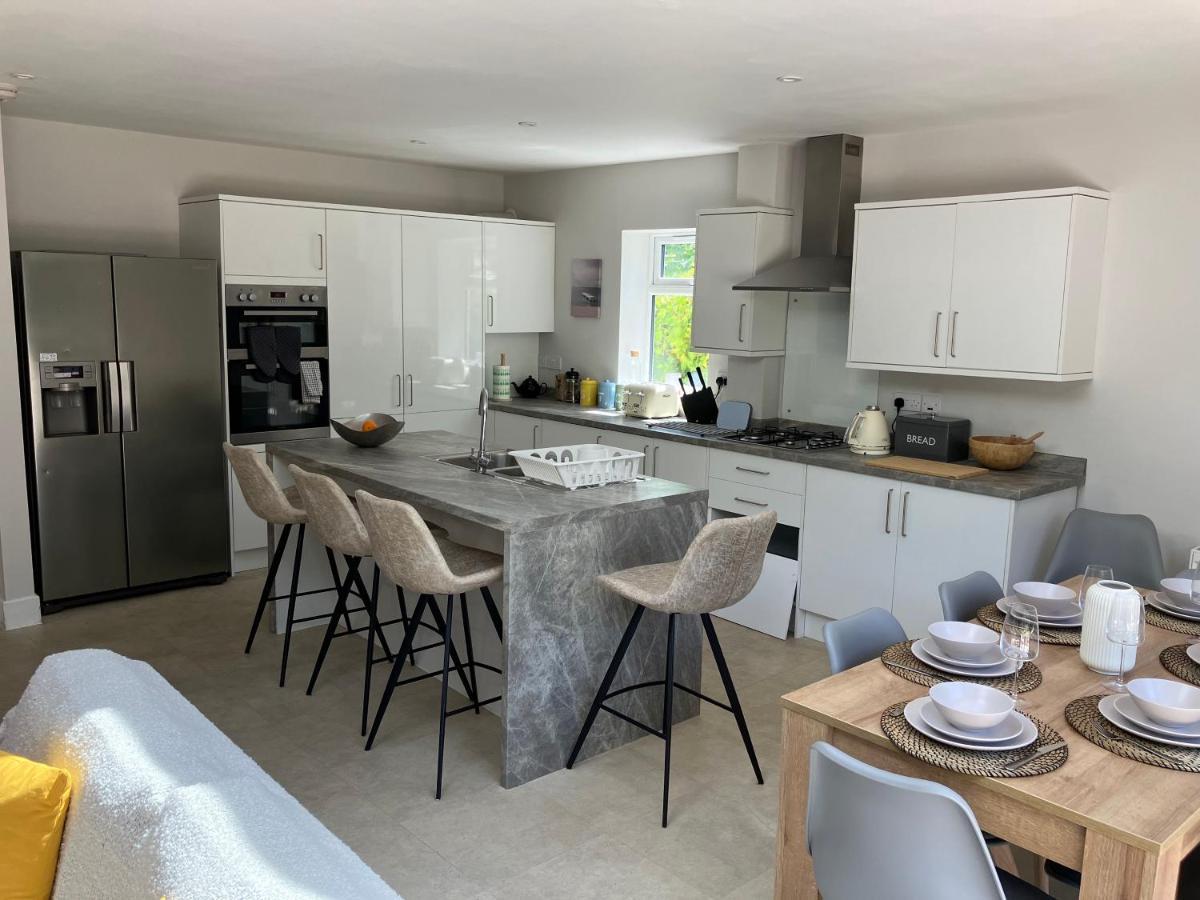 Beautiful 4 Double Bedroom House In Poole With Hot Tub, Near Sandbanks エクステリア 写真