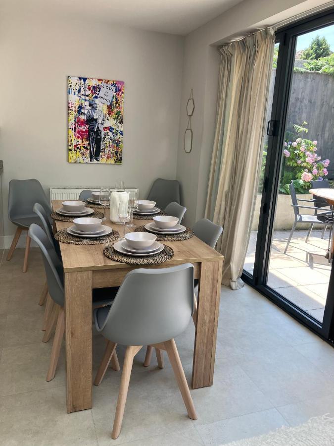 Beautiful 4 Double Bedroom House In Poole With Hot Tub, Near Sandbanks エクステリア 写真